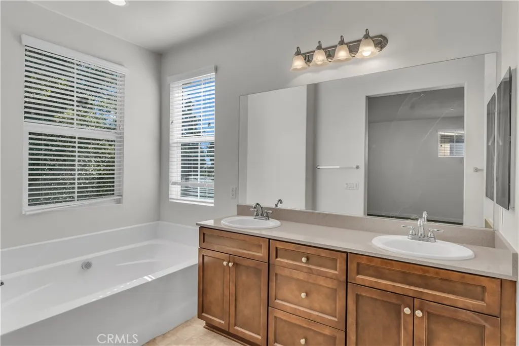 687 S Fillmore, Rialto, California 92376 home-pic-34
