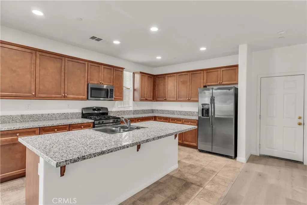 687 S Fillmore, Rialto, California 92376 home-pic-11