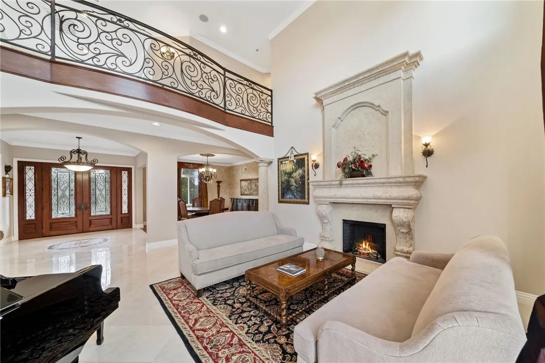 18378 Avenida Bosque, Murrieta, California 92562 home-pic-4