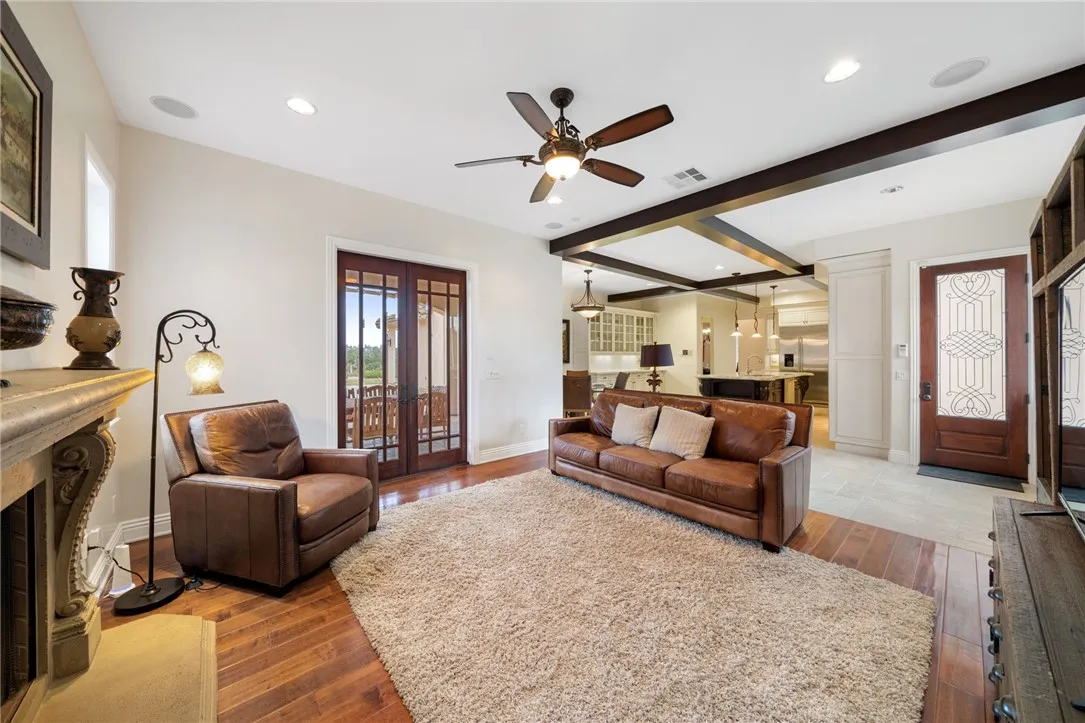 18378 Avenida Bosque, Murrieta, California 92562 home-pic-9