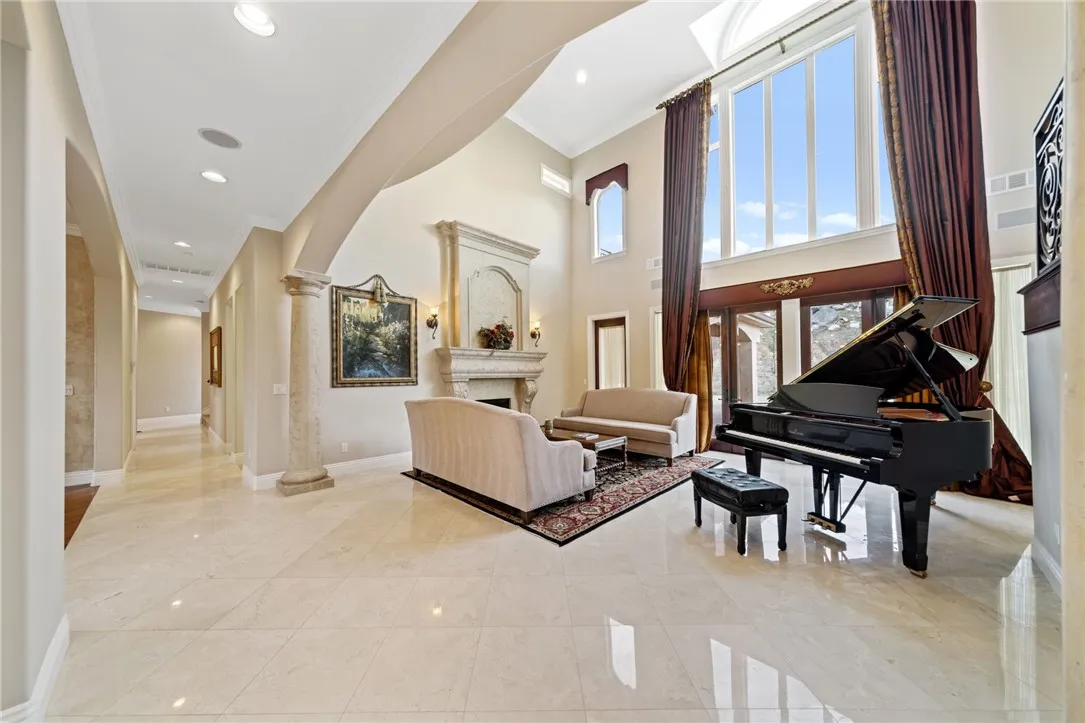18378 Avenida Bosque, Murrieta, California 92562 home-pic-3
