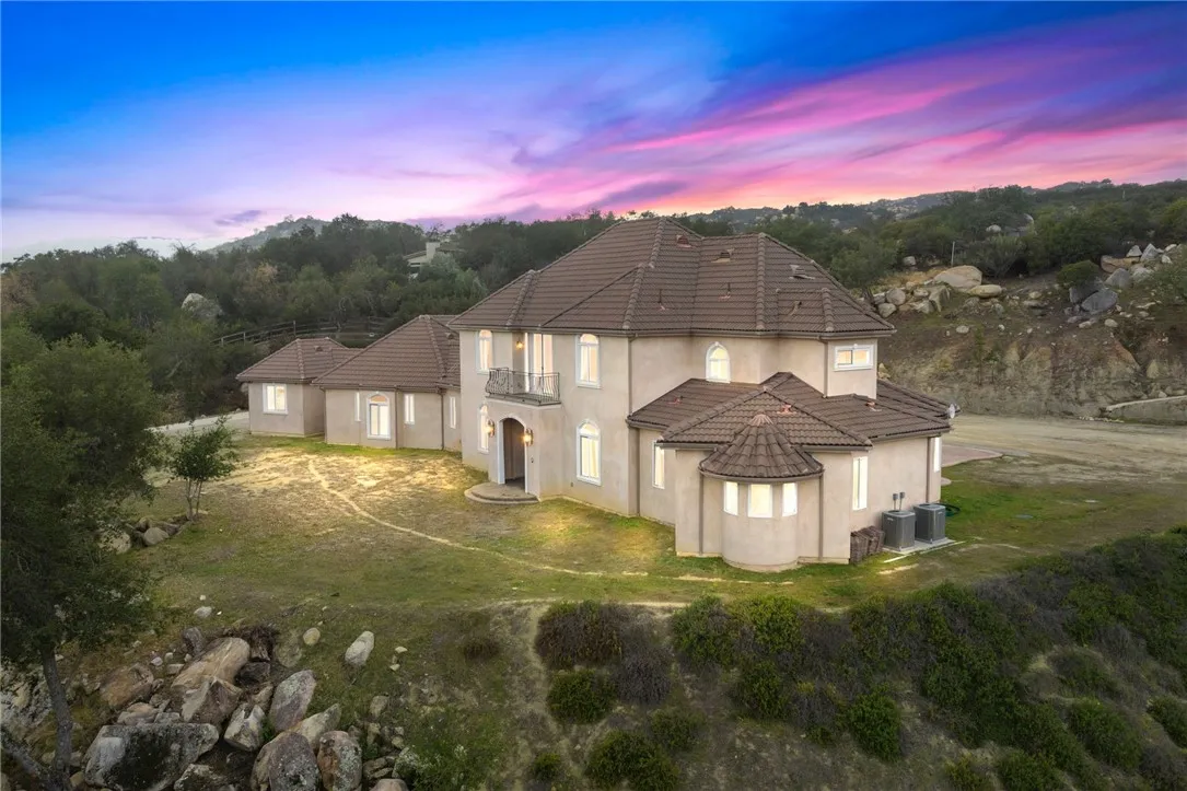 18378 Avenida Bosque, Murrieta, California 92562 home-pic-0