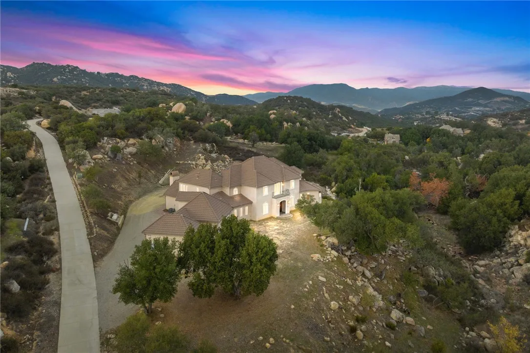 18378 Avenida Bosque, Murrieta, California 92562 home-pic-1