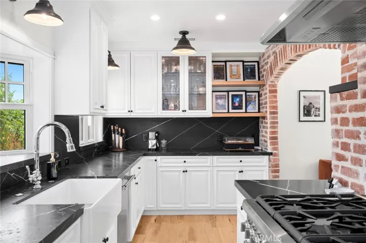 615 Seaview Street, Laguna Beach, California 92651