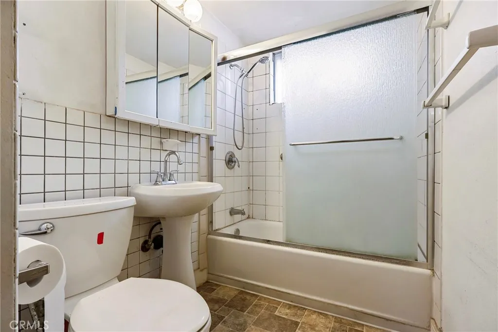 22719 Gulf Avenue, Carson, California 90745 home-pic-18