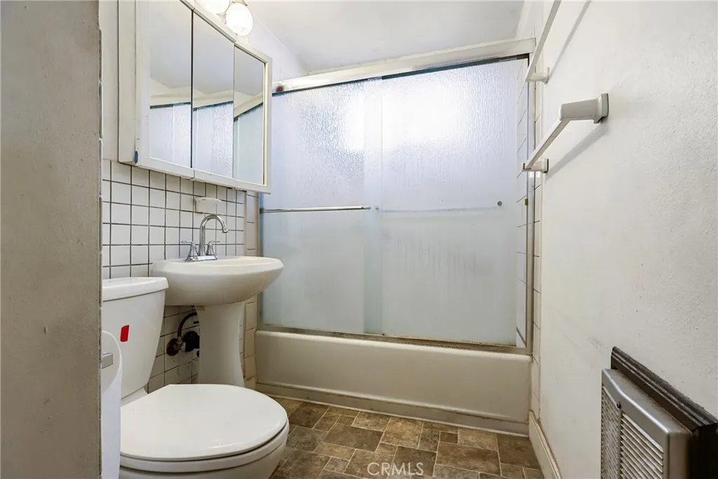 22719 Gulf Avenue, Carson, California 90745 home-pic-19