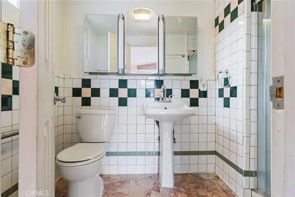 22719 Gulf Avenue, Carson, California 90745 home-pic-17