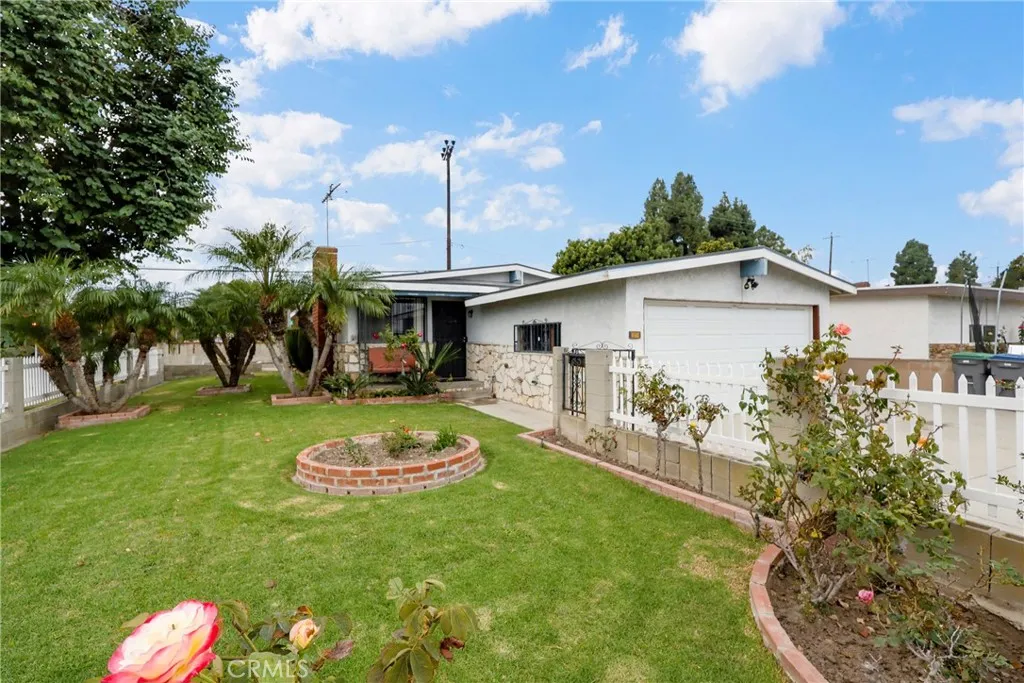 22719 Gulf Avenue, Carson, California 90745 home-pic-1