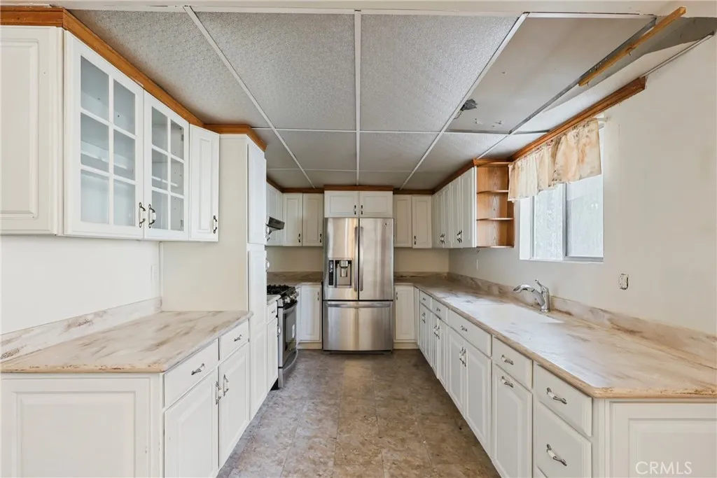 22719 Gulf Avenue, Carson, California 90745 home-pic-5