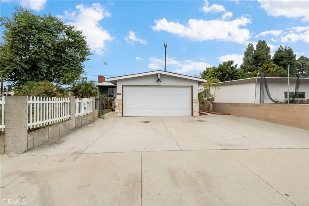 22719 Gulf Avenue, Carson, California 90745 home-pic-2