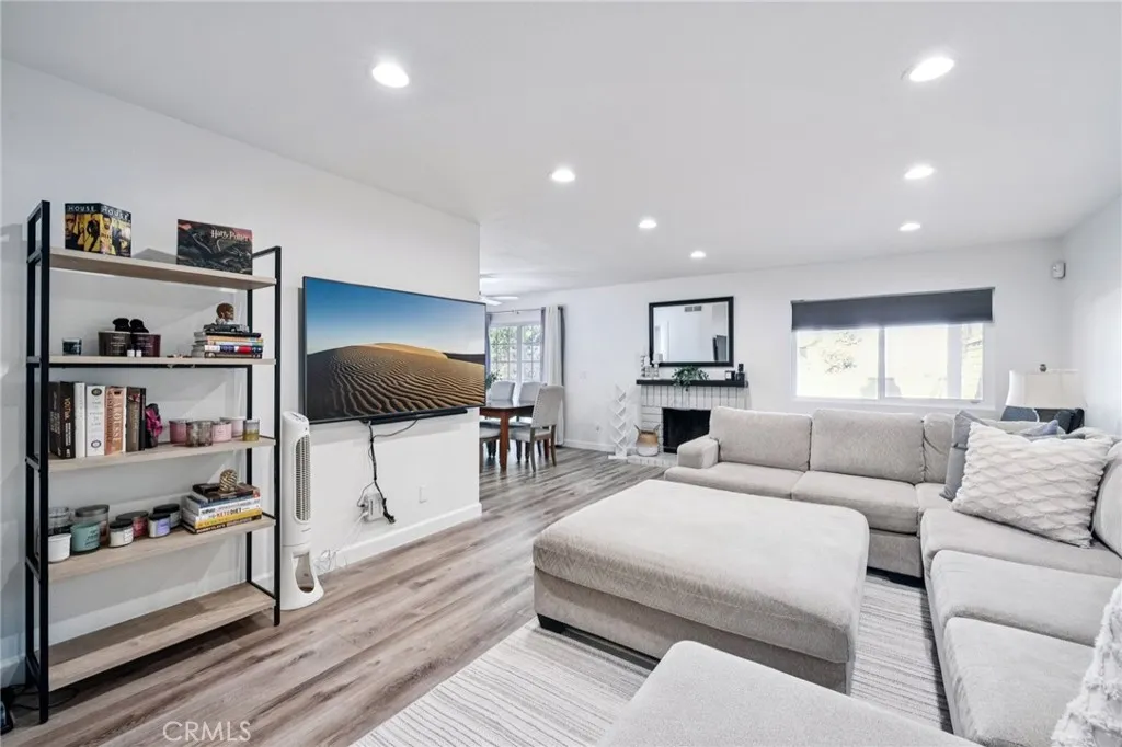 15813 Ada, Canyon Country, California 91387 home-pic-4