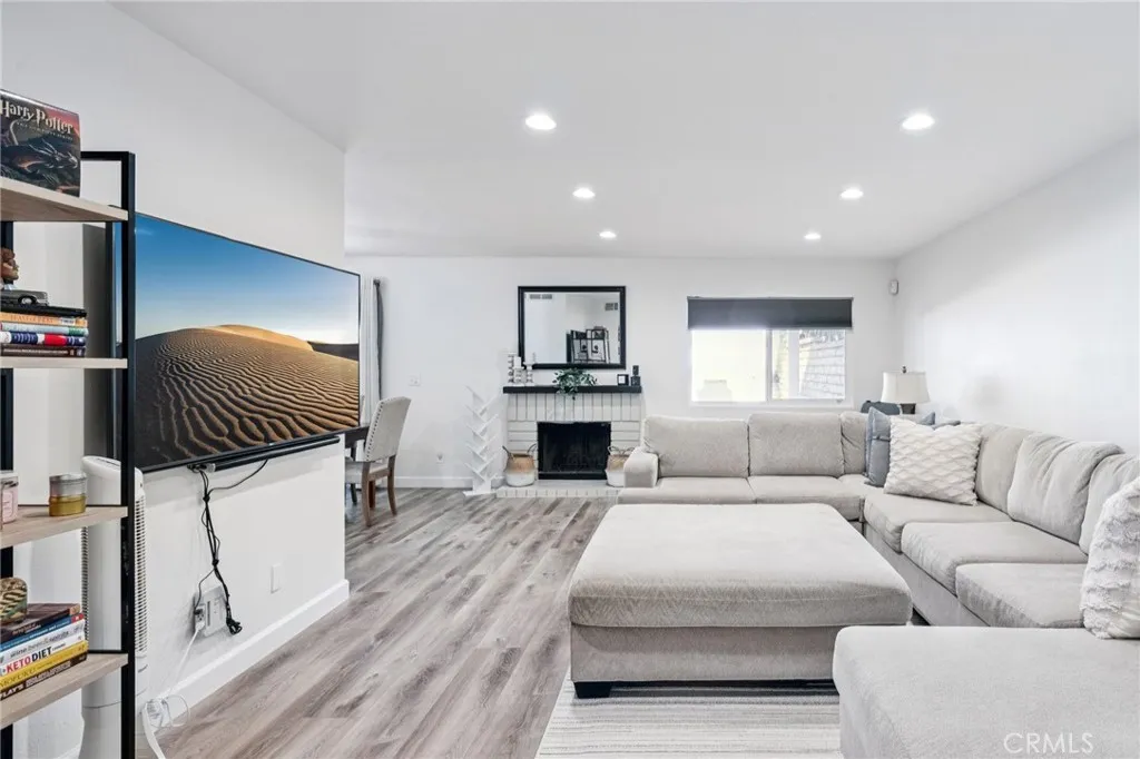 15813 Ada, Canyon Country, California 91387 home-pic-3