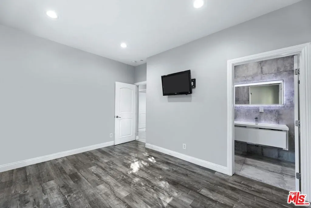 11577 Newcastle Avenue, Granada Hills, California 91344 home-pic-12