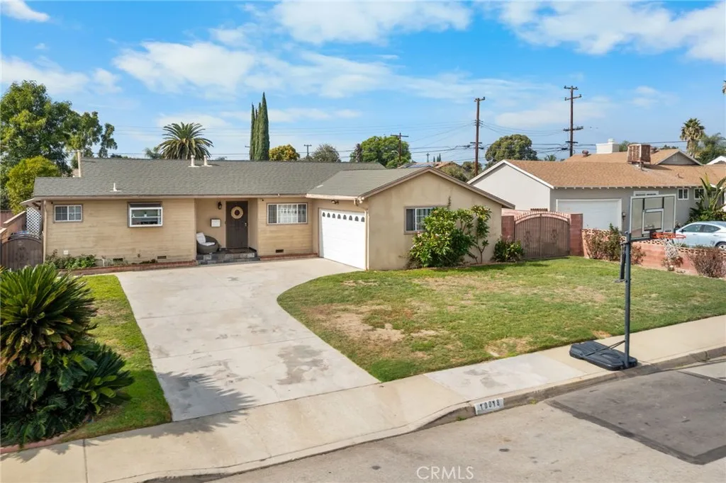 10018 Geneva Avenue, Montclair, California 91763 home-pic-0
