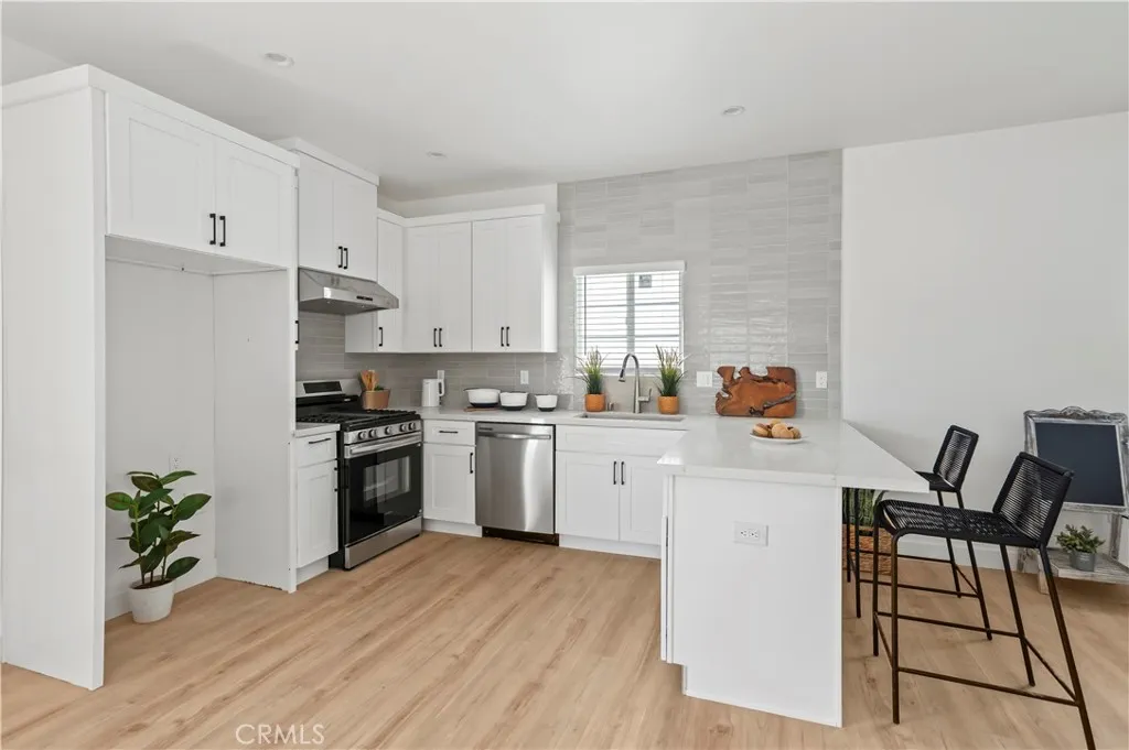 1056 Walter Avenue, Tustin, California 92780 home-pic-3