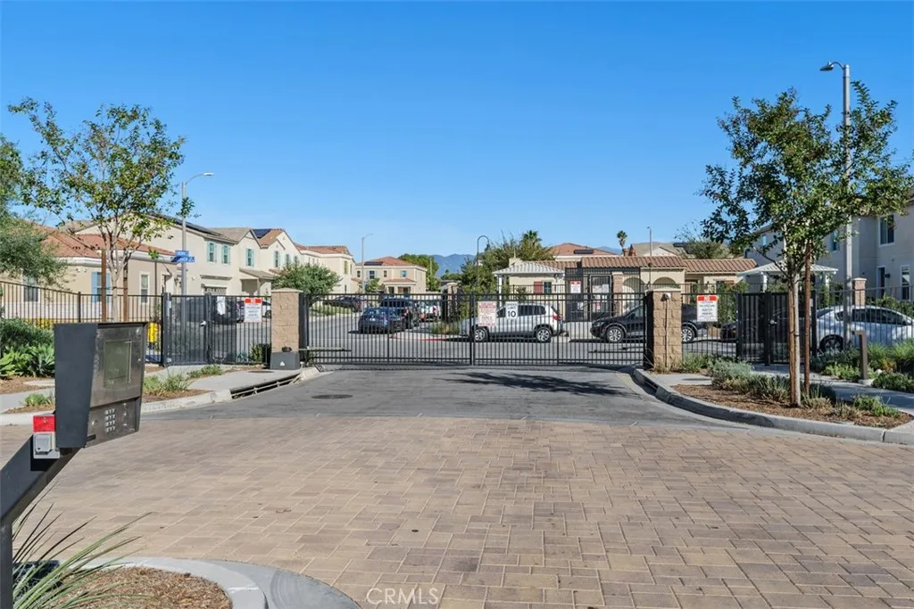 1035 W Clover, Rialto, California 92376 home-pic-27