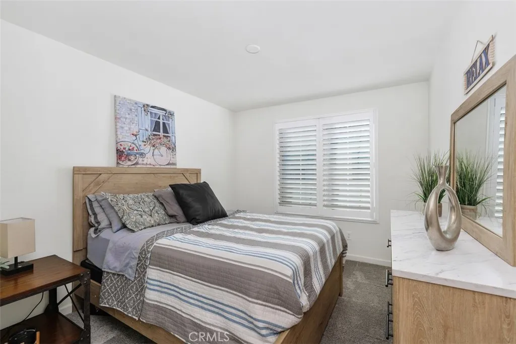 1035 W Clover, Rialto, California 92376 home-pic-16