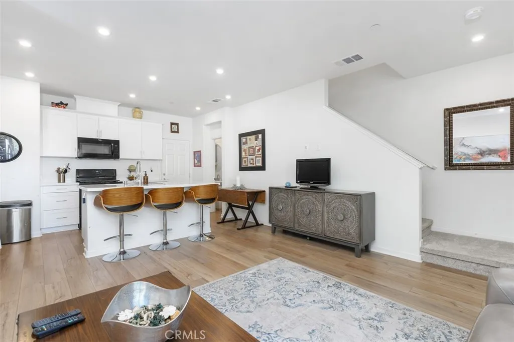 1035 W Clover, Rialto, California 92376 home-pic-9