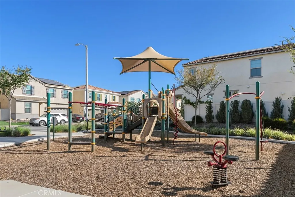 1035 W Clover, Rialto, California 92376 home-pic-24
