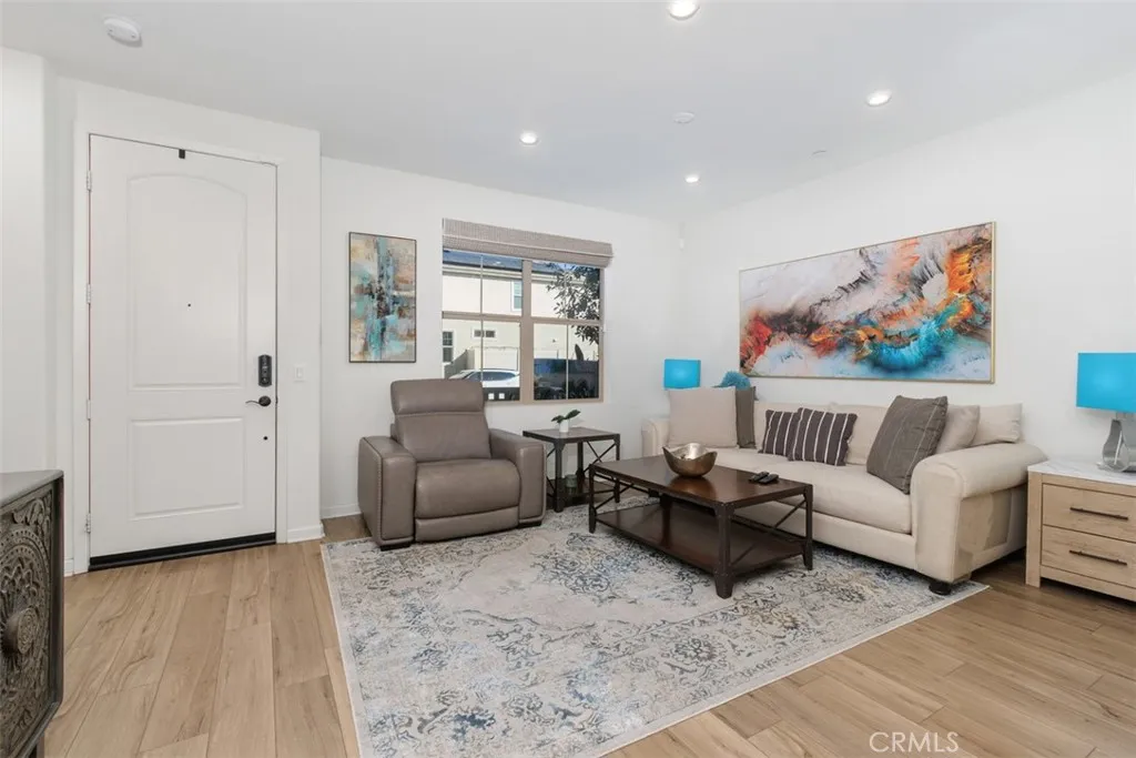 1035 W Clover, Rialto, California 92376 home-pic-7