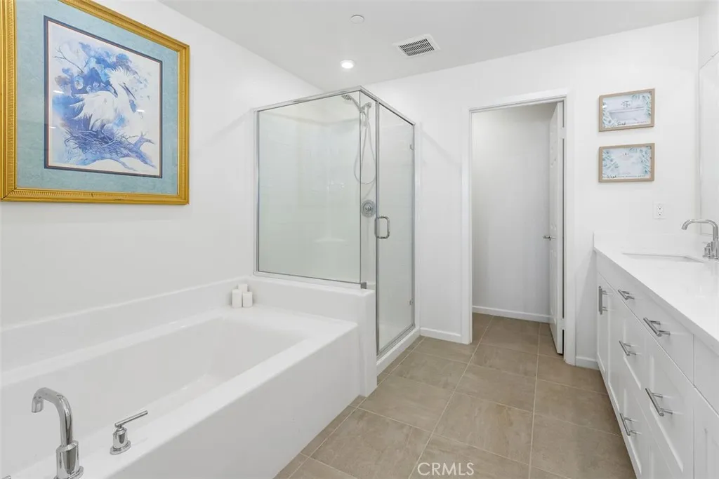1035 W Clover, Rialto, California 92376 home-pic-23