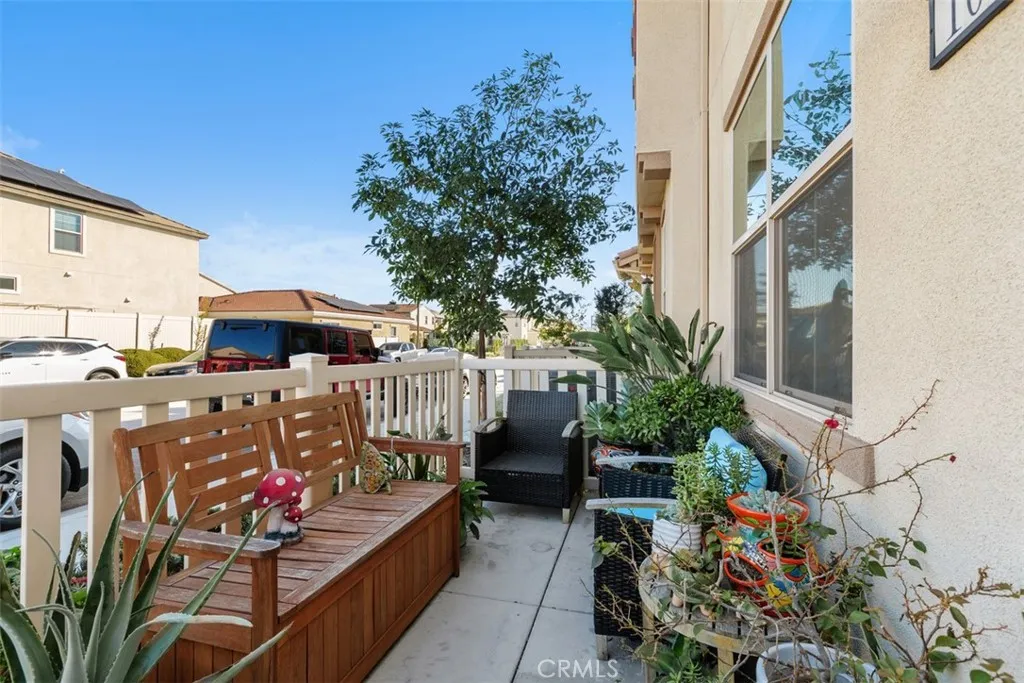 1035 W Clover, Rialto, California 92376 home-pic-5