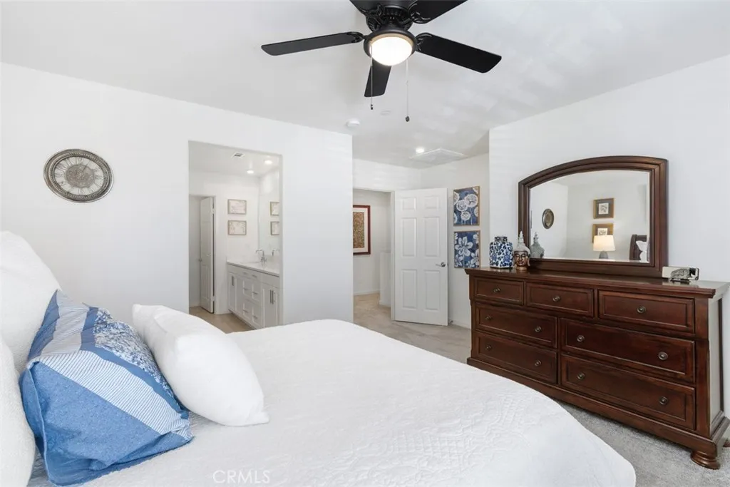 1035 W Clover, Rialto, California 92376 home-pic-21