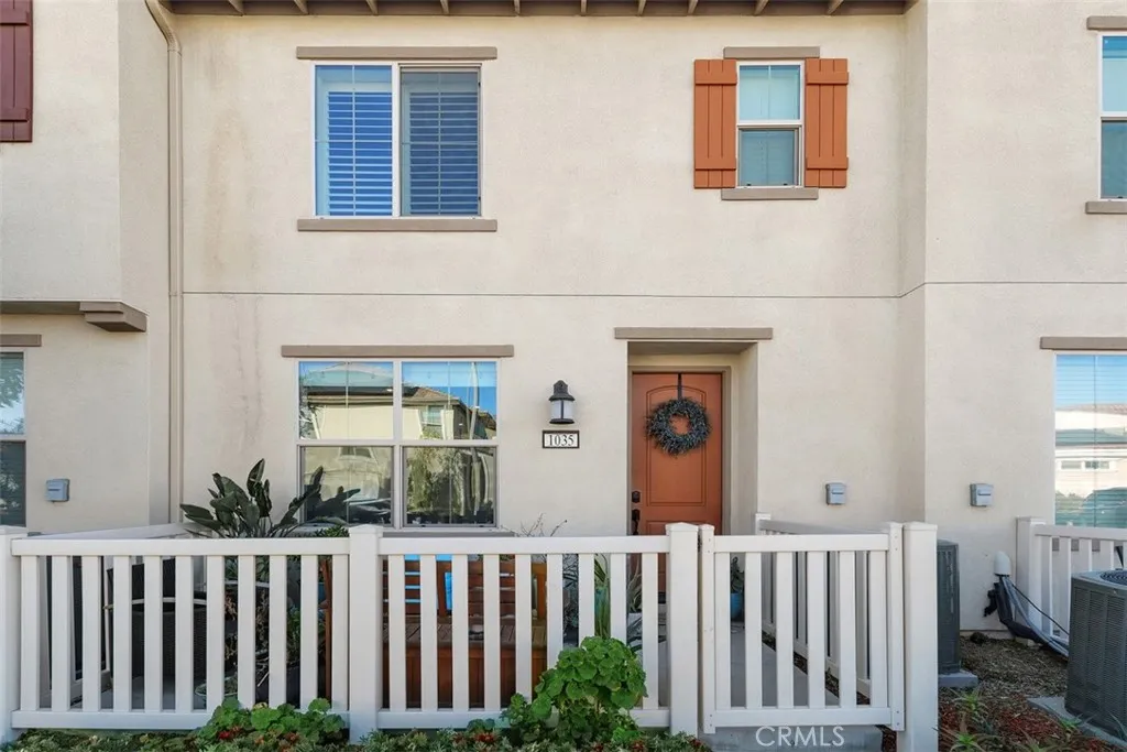 1035 W Clover, Rialto, California 92376 home-pic-2