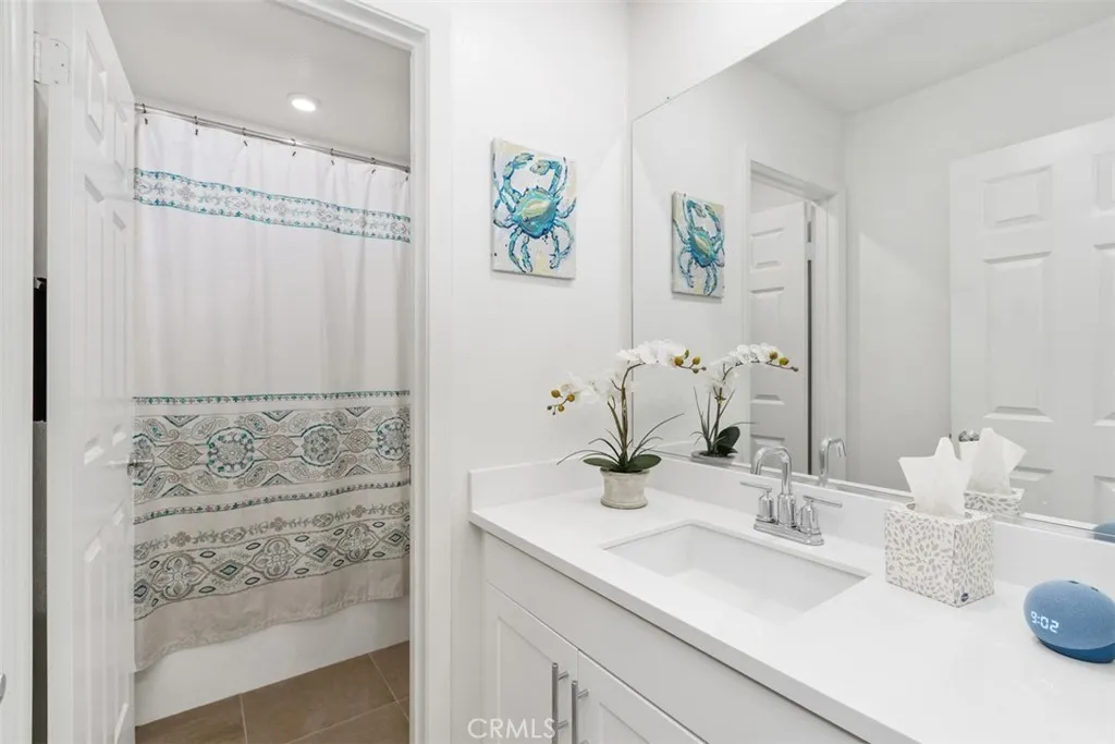 1035 W Clover, Rialto, California 92376 home-pic-17