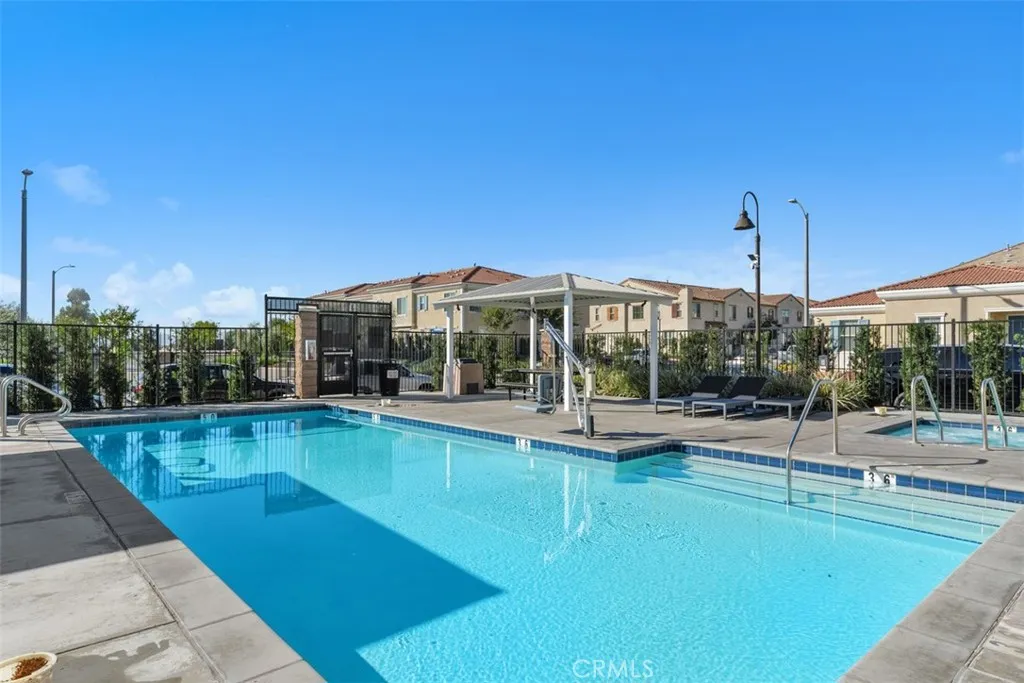 1035 W Clover, Rialto, California 92376 home-pic-26