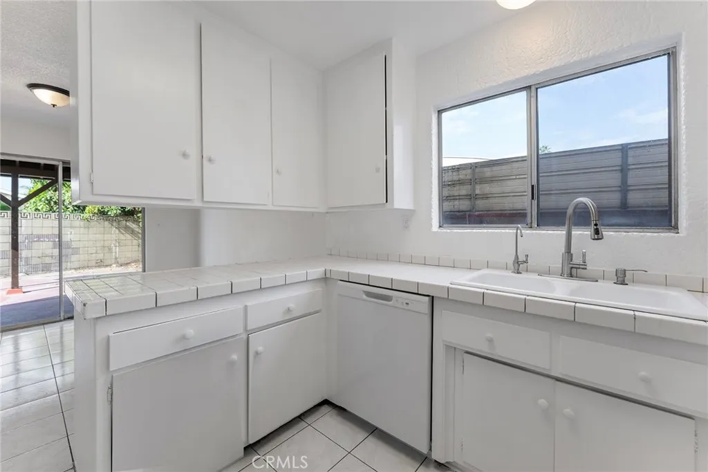 807 E Calbas, Carson, California 90745 home-pic-12