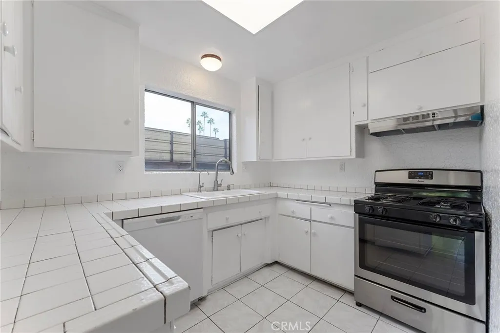 807 E Calbas, Carson, California 90745 home-pic-11