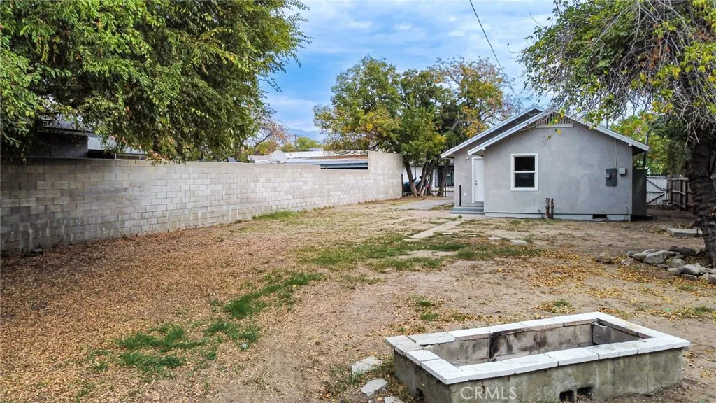 2450 N Sierra Way, San Bernardino, California 92405 home-pic-22