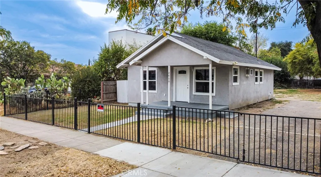 2450 N Sierra Way, San Bernardino, California 92405 home-pic-2