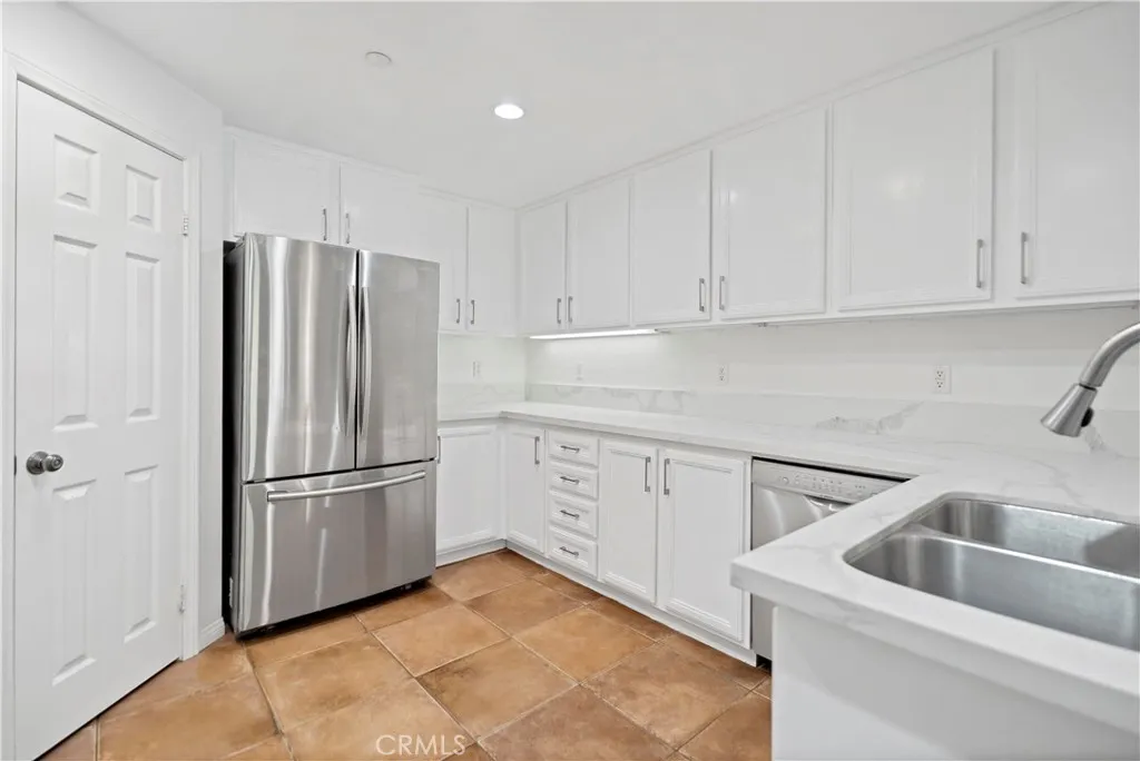 221 Lonetree, Irvine, California 92603 home-pic-12