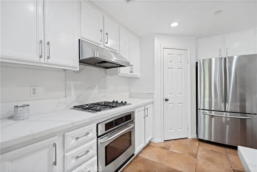 221 Lonetree, Irvine, California 92603 home-pic-9