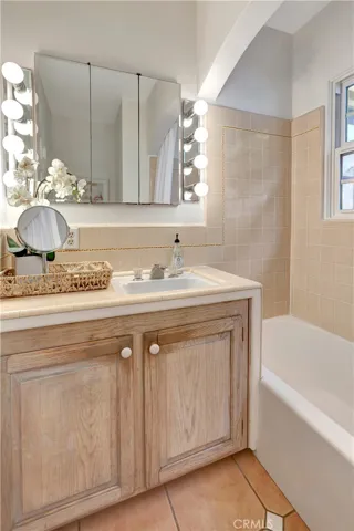 Secondary bathroom with shower over tub