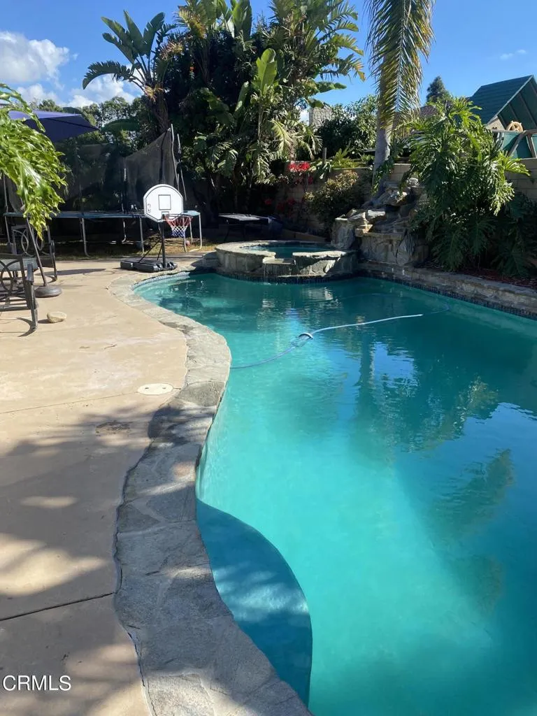 1510 Holly Avenue, Oxnard, California 93036 home-pic-2