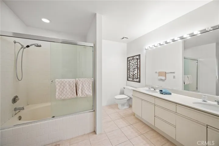 Primary ensuite bathroom with dual vanity