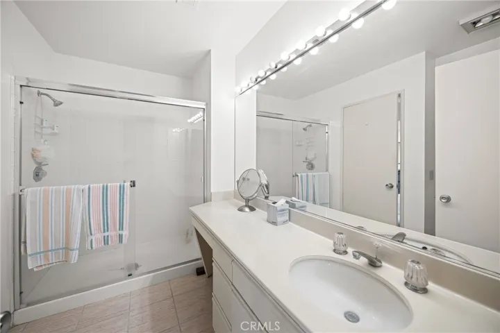 Guest room ensuite bathroom