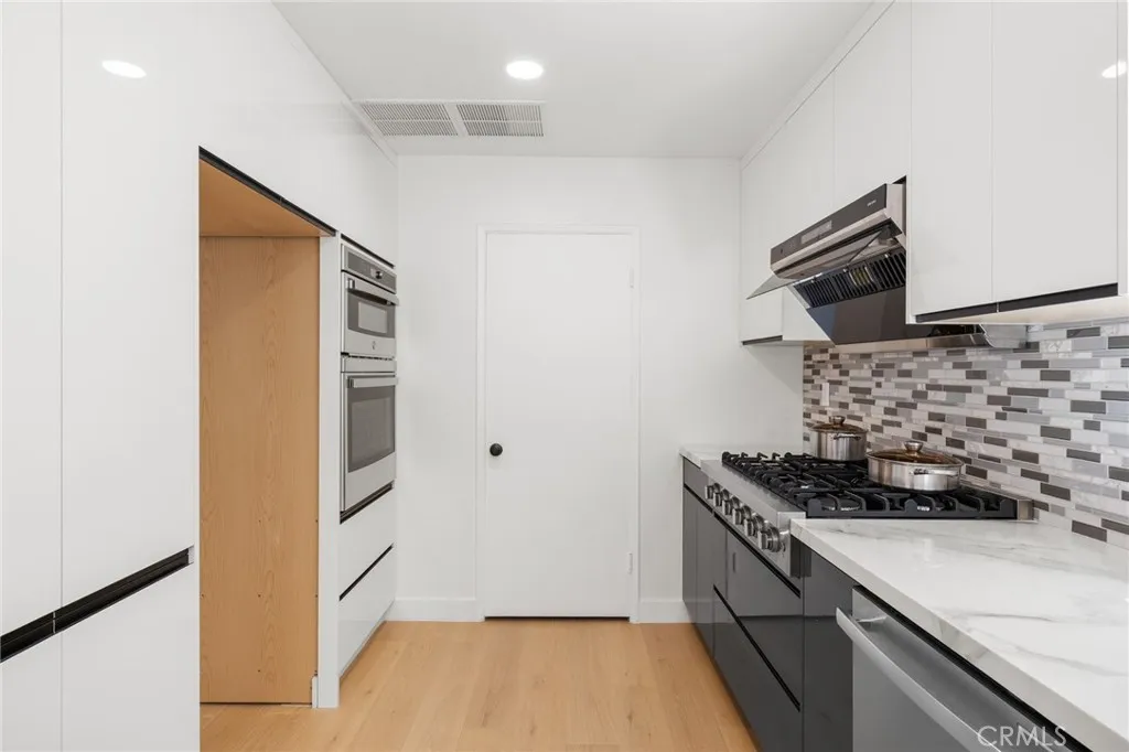 12284 Circula Panorama, Santa Ana, California 92705 home-pic-16