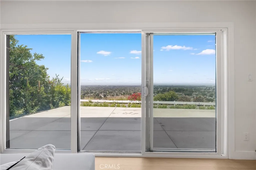 12284 Circula Panorama, Santa Ana, California 92705 home-pic-1