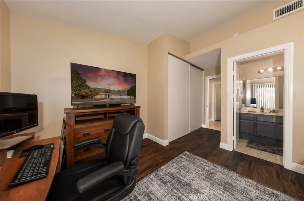 215 Yellowstone Court, San Jacinto, California 92583 home-pic-15