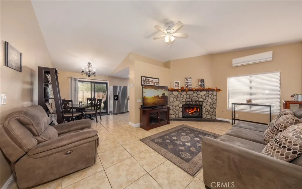215 Yellowstone Court, San Jacinto, California 92583 home-pic-8