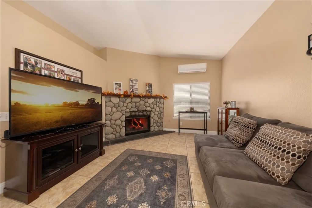 215 Yellowstone Court, San Jacinto, California 92583 home-pic-9