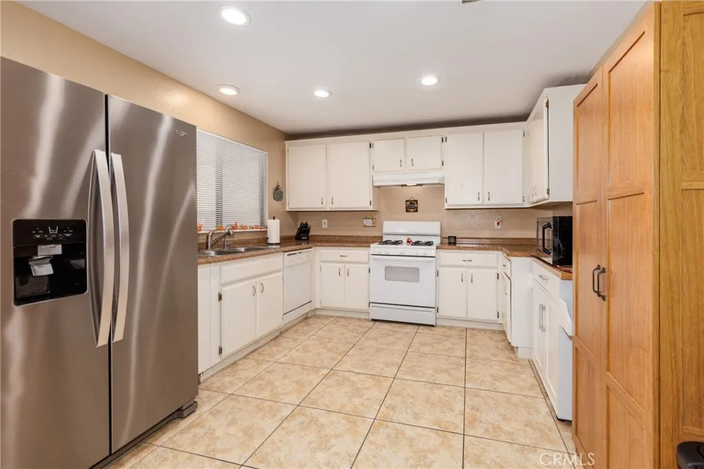 215 Yellowstone Court, San Jacinto, California 92583 home-pic-11