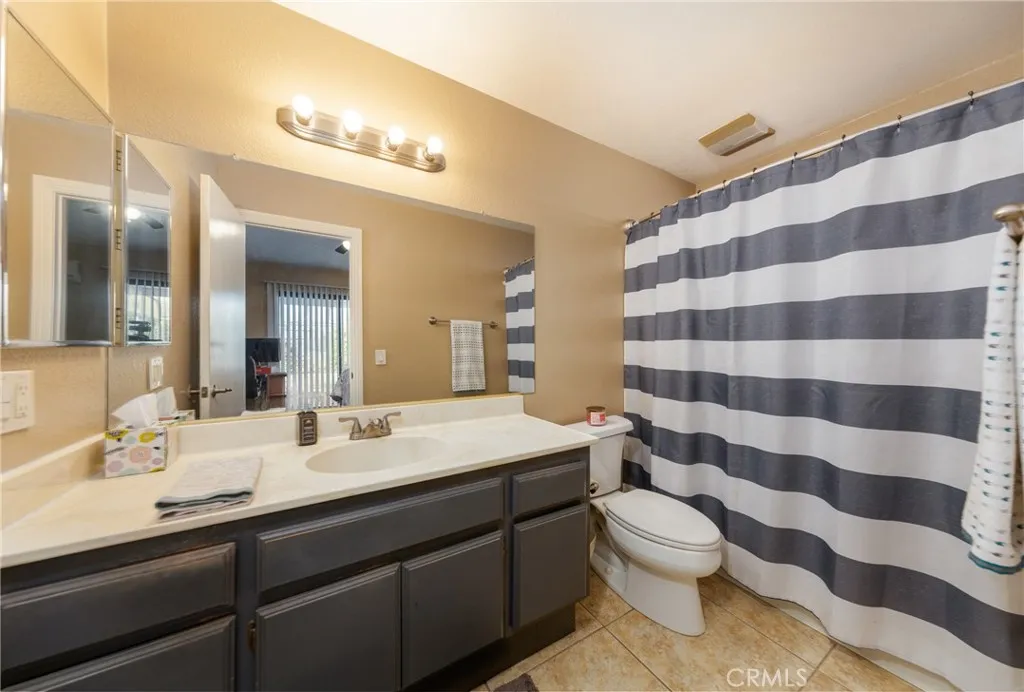 215 Yellowstone Court, San Jacinto, California 92583 home-pic-14