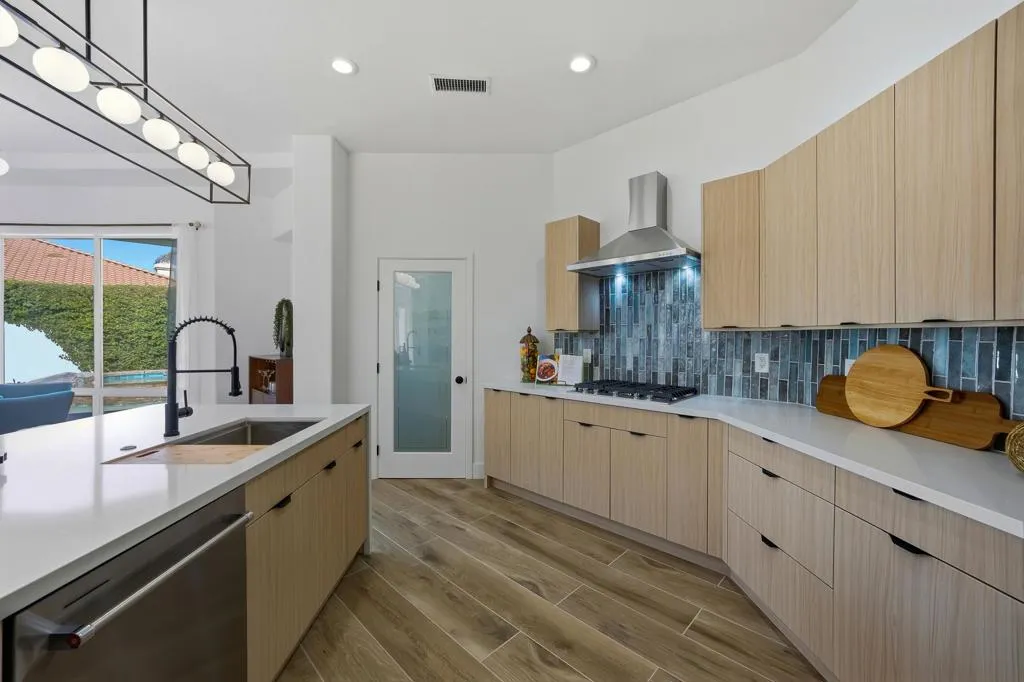 78770 Castle Pines Drive, La Quinta, California 92253 home-pic-5