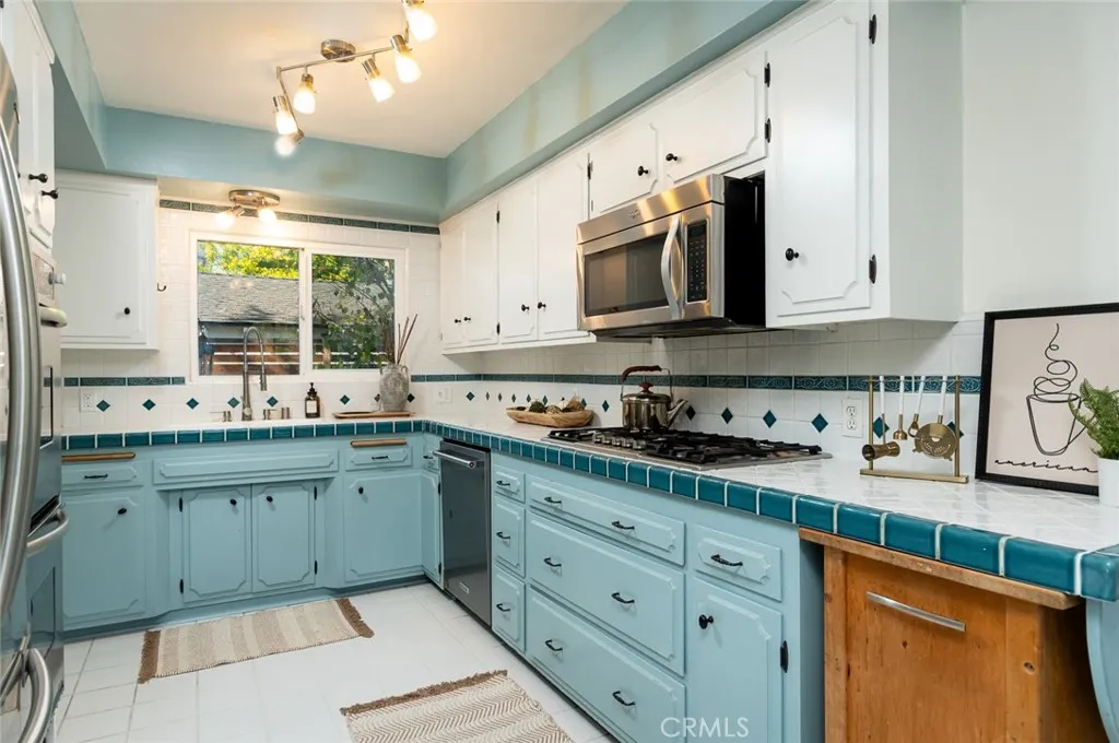 3135 Los Olivos, La Crescenta, California 91214 home-pic-10