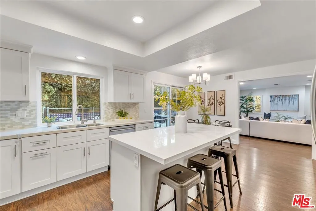 5196 Brian Lane, Encino, California 91436 home-pic-13